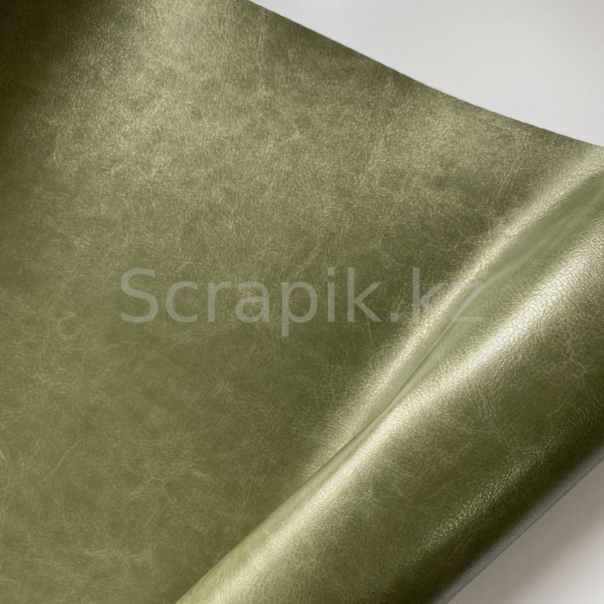 Итальянский переплетный глянцевый кожзам-зелено-золотой (35х50 см)